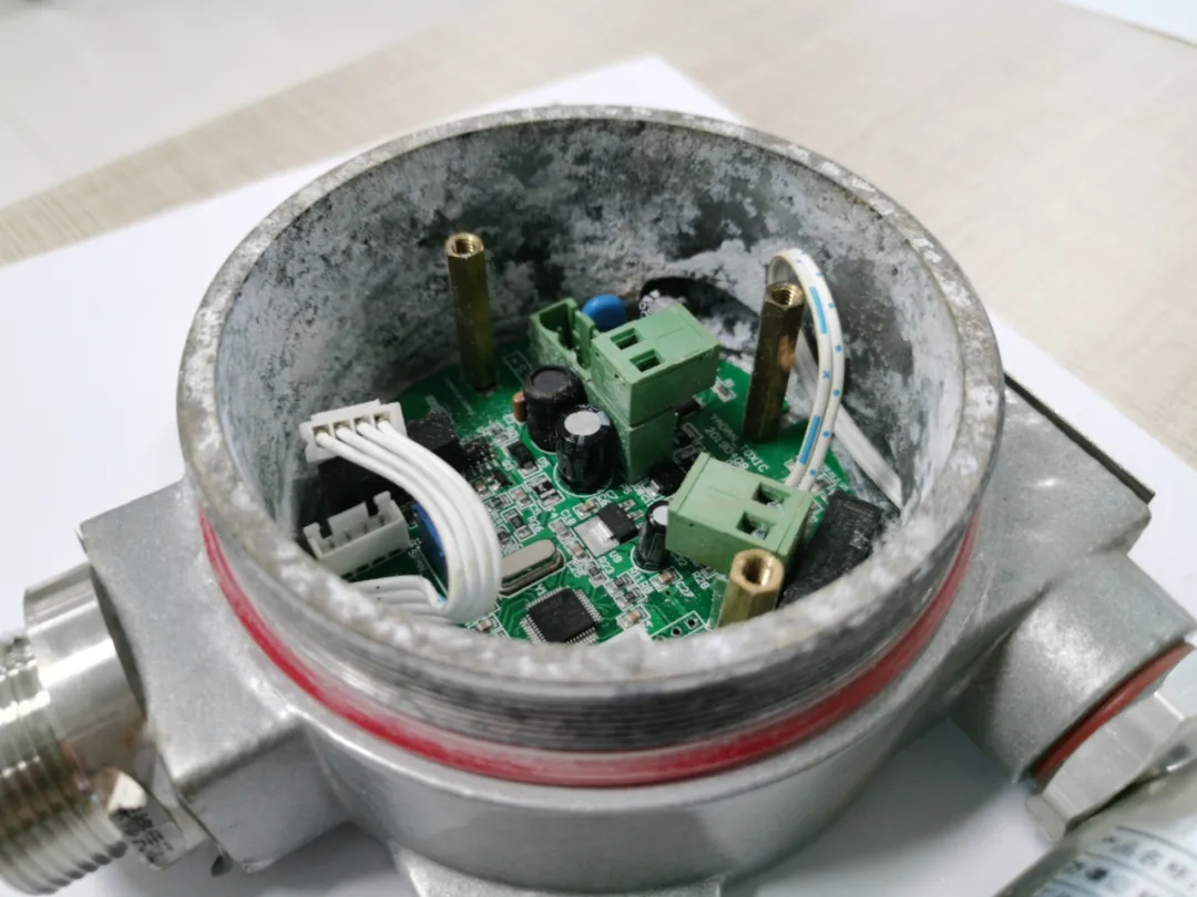 內(nèi)部腐蝕.jpg 內(nèi)部腐蝕.jpg