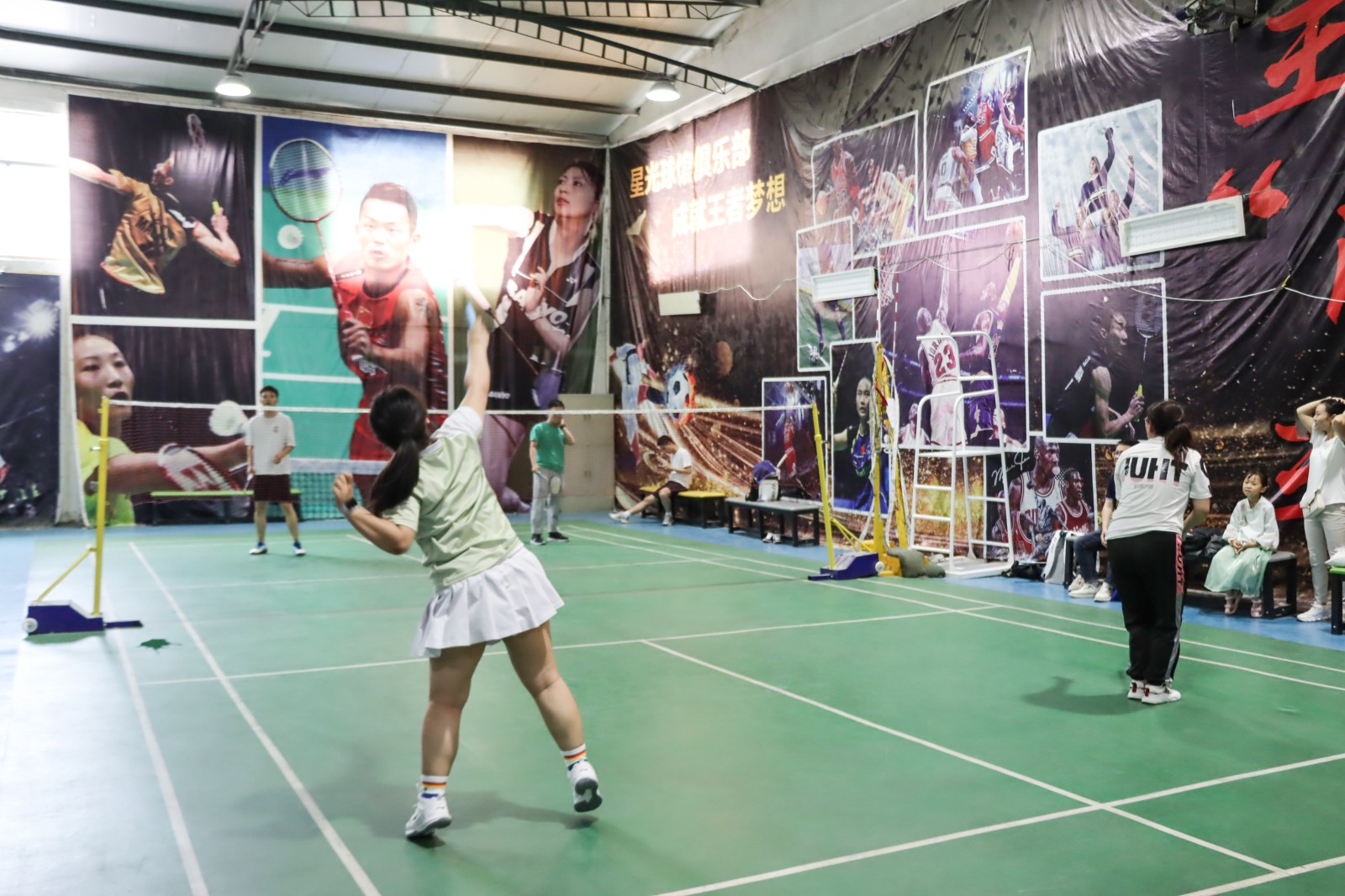 羽毛球1.jpg 羽毛球1.jpg